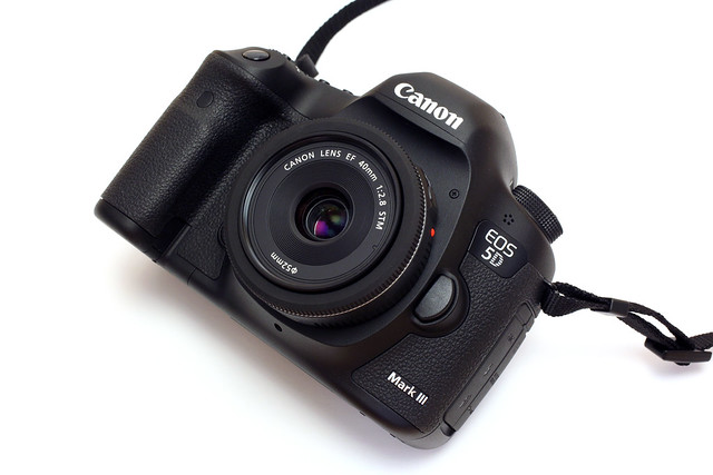 ES-52 (EF 40mm f/2.8 STM Lens Hood)