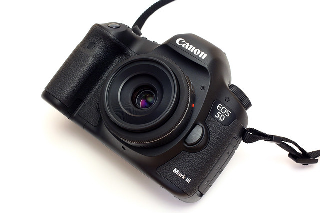 ES-52 (EF 40mm f/2.8 STM Lens Hood)