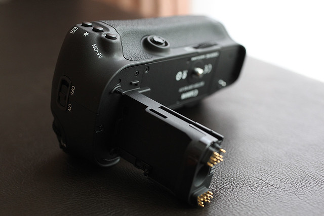 Canon BG-E11 ( Battery Grip for EOS 5D Mark III )