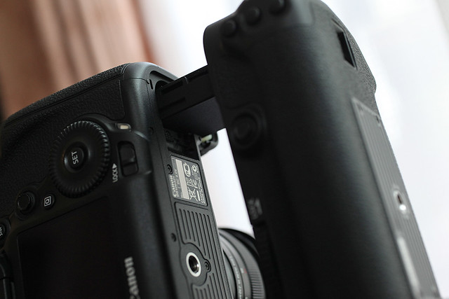 Canon BG-E11 ( Battery Grip for EOS 5D Mark III )