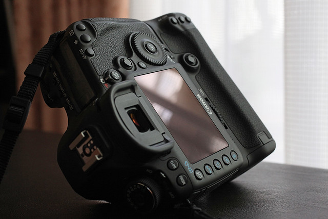 Canon BG-E11 ( Battery Grip for EOS 5D Mark III )