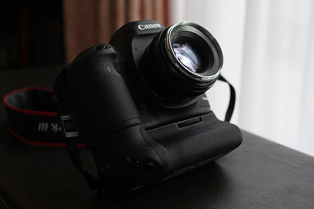 Canon BG-E11 ( Battery Grip for EOS 5D Mark III )