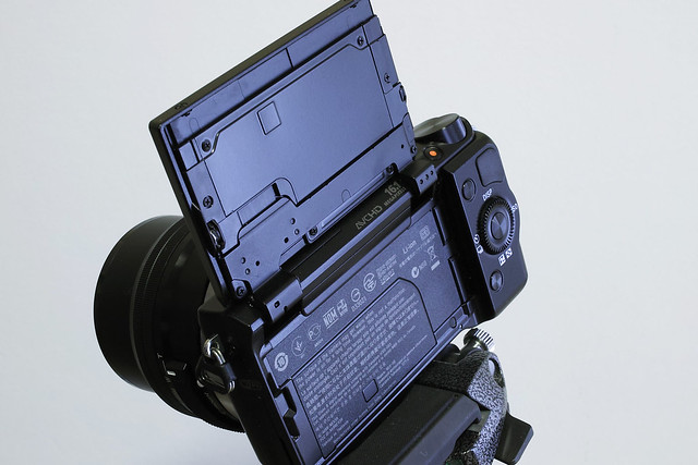 SONY NEX-5R + E 16-50mm f/3.5-5.6 OSS